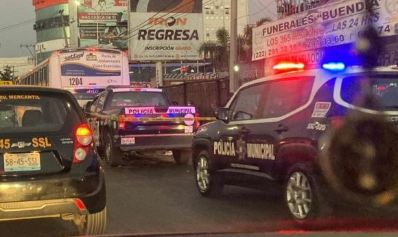 Tres cuerpos sin vida y con narcomensaje fueron encontrados en Lomas Flor del Bosque