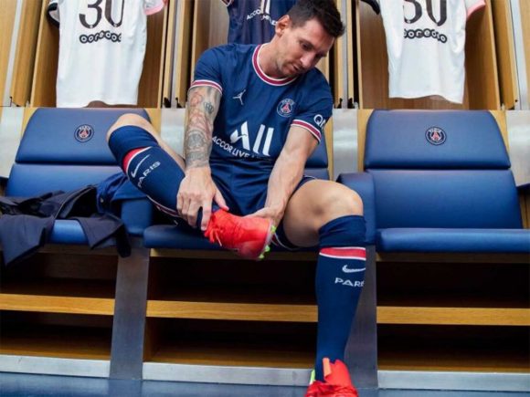 Kylian Mbappé da la bienvenida a Lionel Messi