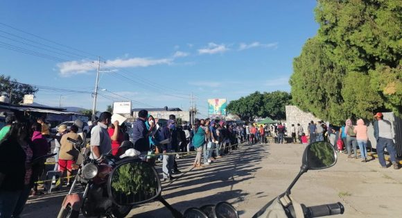 Con gran afluencia y rapidez aplican vacuna anti Covid 30 y + en Chietla