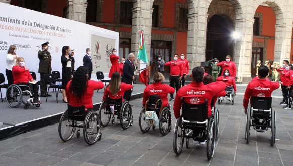 AMLO abanderó a la delegación mexicana que participará en los Juegos Paralímpicos de Tokio