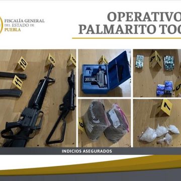 Durante cateo en Palmarito Tochapan, la Fiscalía aseguró indicios que incluyen armas, drogas y equipo de circuito cerrado.