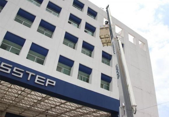 23ea4030-57f1-4ac3-8efd-ca331b290776 Recibe ISSSTEP un tomógrafo de última generación