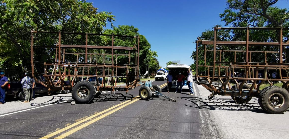 Camión de basura de Tilapa atropella a poblador; lugareños toman la alcaldía y bloquean la Izúcar – Cuautla