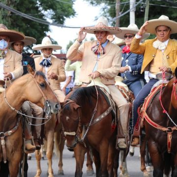 Guillermo Velázquez y Asociación de Charros participan en Cabalgata para celebrar las Fiestas Patrias