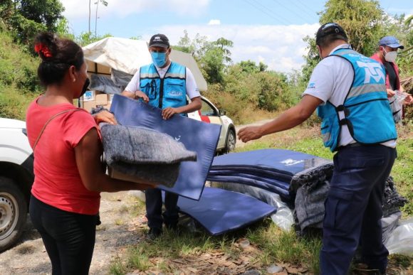Apoyan SEDIF y Fundación Telmex-Telcel a damnificados de Sierra Nororiental