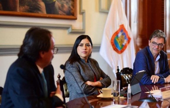 Ironiza Claudia Rivera sobre renuncia de Ardelio Vargas