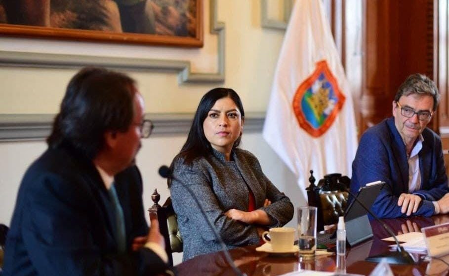 Ironiza Claudia Rivera sobre renuncia de Ardelio Vargas