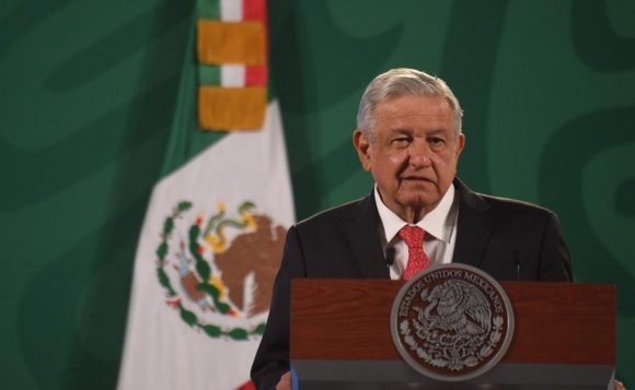 AMLO marcha feminista CMH (VIDEO) AMLO califica marchas feministas como “movimientos conservadores”