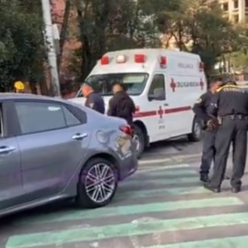 Mujer atropella a policía en CDMX por no dejarla pasar