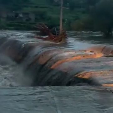 (VIDEO) Se Desbordan presas en Zacatecas e inundan el municipio de Genaro Codina