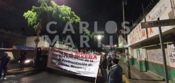 IMG-2021-09-03-at-7.17.44-AM Protestan contra obras inconclusas de Claudia Rivera en Villa Universitaria
