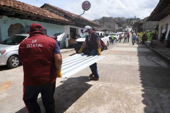 IMG-2021-09-09-at-10.25.34-AM2 Intensifica SEDIF entrega de apoyos a damnificados de Olintla