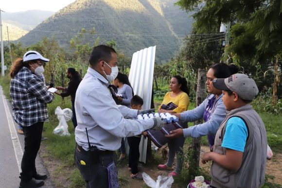 Mantiene SEDIF entrega de víveres a damnificados por huracán “Grace”