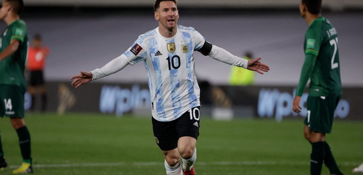 Con triplete de Messi, Argentina goleó a Bolivia