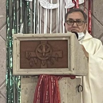 (VIDEO) Sacerdote propone matar a mujeres que abortan; tras crítica pide disculpas