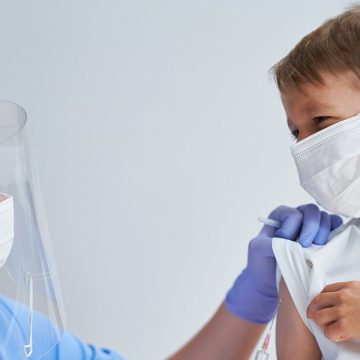 Pfizer revela que su vacuna es altamente efectiva en niños de 5 a 11 años