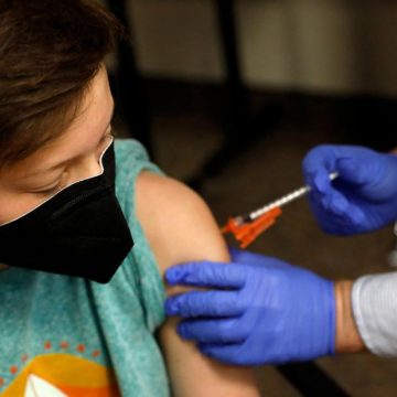 (VIDEO) Se vacunarán contra COVID-19 a un millón de niños con enfermedades