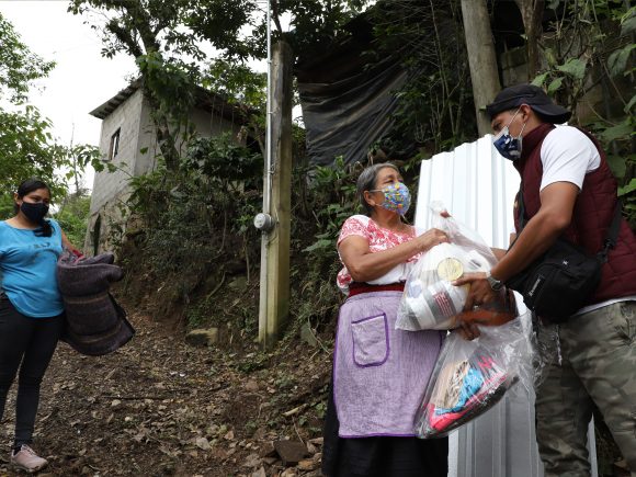 WEB_PAHUATLÁN_6 Reciben apoyos del SEDIF comunidades indígenas de Pahuatlán y Tlacuilotepec