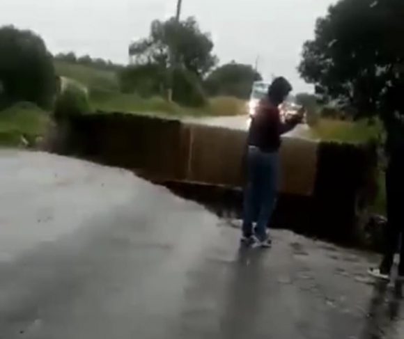 Lluvia derrumba un puente entre Tlachichuca y Guadalupe Victoria