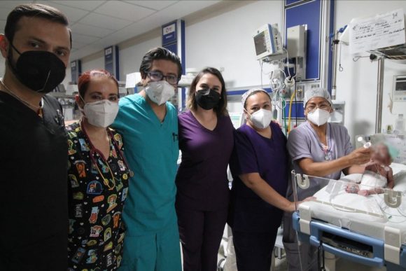 Puebla a la vanguardia en intervenciones médico-quirúrgicas cardiovascular neonatal
