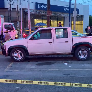 Localizan un hombre muerto dentro de su vehículo en la Central de Abastos