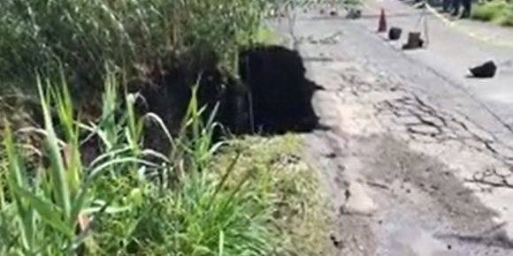 Se registra deslave en la carretera Izúcar-Atencingo, antes de Colón