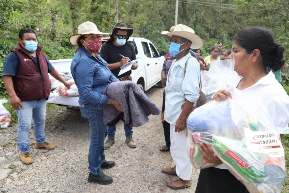 Avanza SEDIF con entrega de apoyos en Olintla a afectados por huracán “Grace”