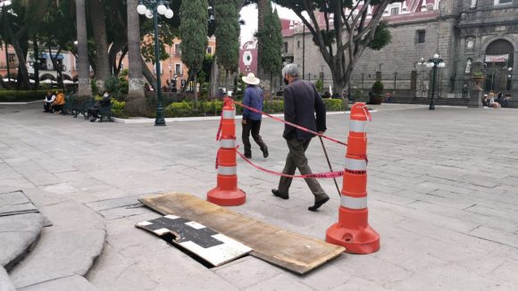 c64e6640-5e5e-45c5-a590-f056f69656ca Comerciantes del Centro reprueban obras del zócalo de Puebla