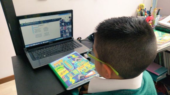 Ante el incremento de contagios por COVID en escuelas, padres de familia llaman al retorno a clases virtuales