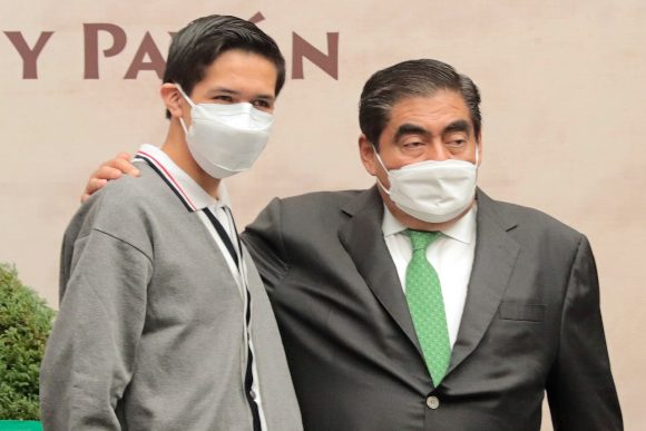 El estado otorga becas de manutención a estudiantes afectados por Covid: Miguel Barbosa