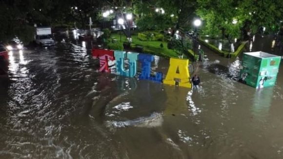 Lamenta AMLO fallecimiento de 17 pacientes en hospital del IMSS por desbordamiento del río Tula