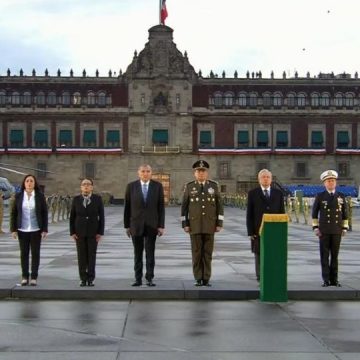 El presidente de México iza bandera a media asta por las víctimas de los sismos de 1985 y 2017
