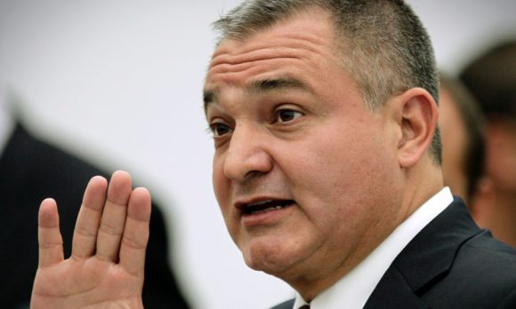 UIF presenta demanda en EU para recuperar los bines de García Luna