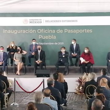 Marcelo Ebrard y Miguel Barbosa inauguran Oficina de Pasaportes en Puebla