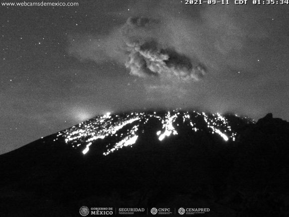 Suma tres explosiones el volcán Popocatépetl