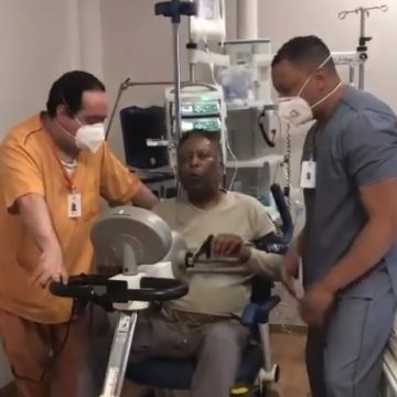Pelé se ejercita en el hospital y comparte su mejoría