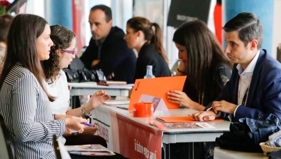 Puebla enfrenta retos laborales: Alta informalidad y condiciones críticas de empleo en 2025