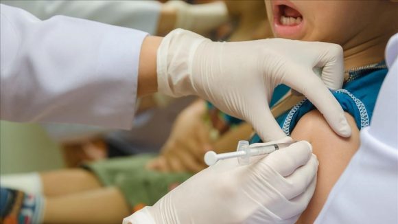 Vacuna Pfizer es efectiva en niños de 5-11 años, asegura farmacéutica