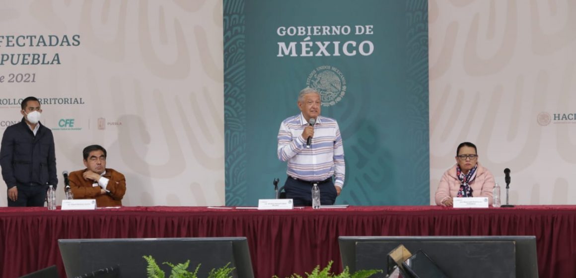 Pobladores afectados por el huracán burlaron seguridad e irrumpieron visita de López Obrador