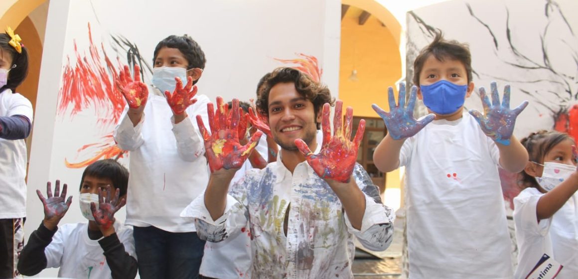 Inauguró muestra “Metamorfosis” el pintor Esteban Fuentes y niños en situación de calle en Puebla