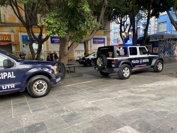 3847265897346589723658324 Regresó el cerco policíaco Vs ambulantes al centro de Puebla