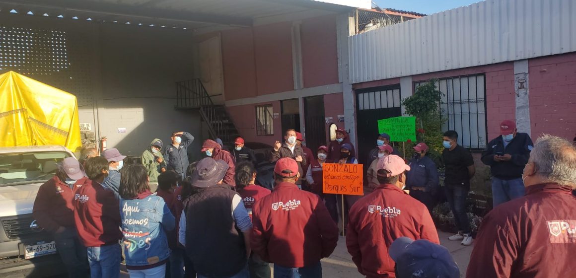 Sindicalizados estallan paro de labores en 26 dependencias contra Claudia Rivera en Puebla