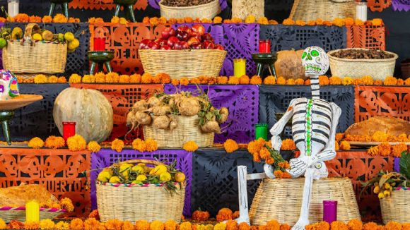 Un incremento en ventas hasta del 50% esperan pequeños comercios Con motivo del Día de Muertos