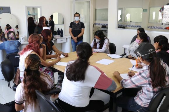 Imparten SEDIF y Trabajo talleres a favor de jóvenes de cuatro municipios
