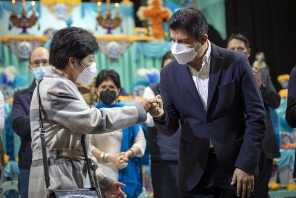 La rectora Lilia Cedillo inaugura el Corredor de Ofrendas del Día de Muertos