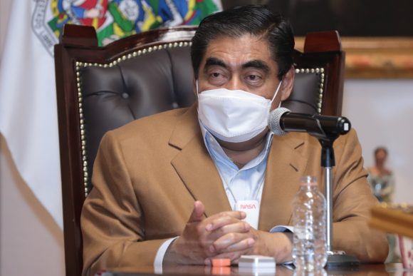 Un ex asistente de una Diputada local pretendía vender vacunas Covid en redes sociales