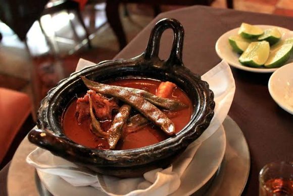 74cc3de6-0af7-44cd-b9ae-7fbf4f6f751f Restaurantes de Puebla sí usan carne de chivo para preparar mole de caderas, responde Canirac