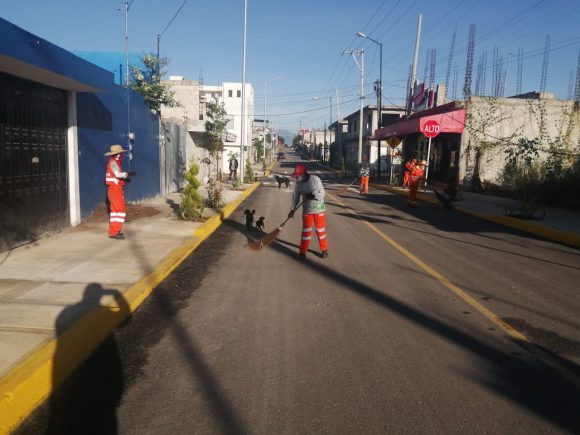 Servicio de Limpia municipal mantiene descacharrización en la ciudad de Puebla