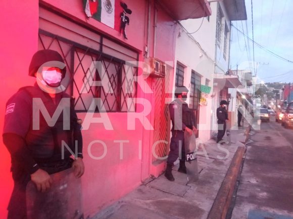 Clausura SMyST y Seguridad Pública Municipal base taxi “pirata” en Izúcar de Matamoros