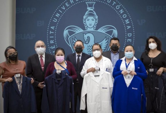 89807b89-1159-447c-a9c0-fbc005cfa400 Realizan entrega de uniformes a personal no académico BUAP